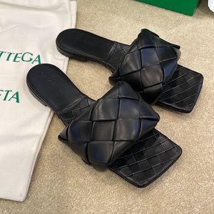 Bottega Veneta Lido Sandal Flat